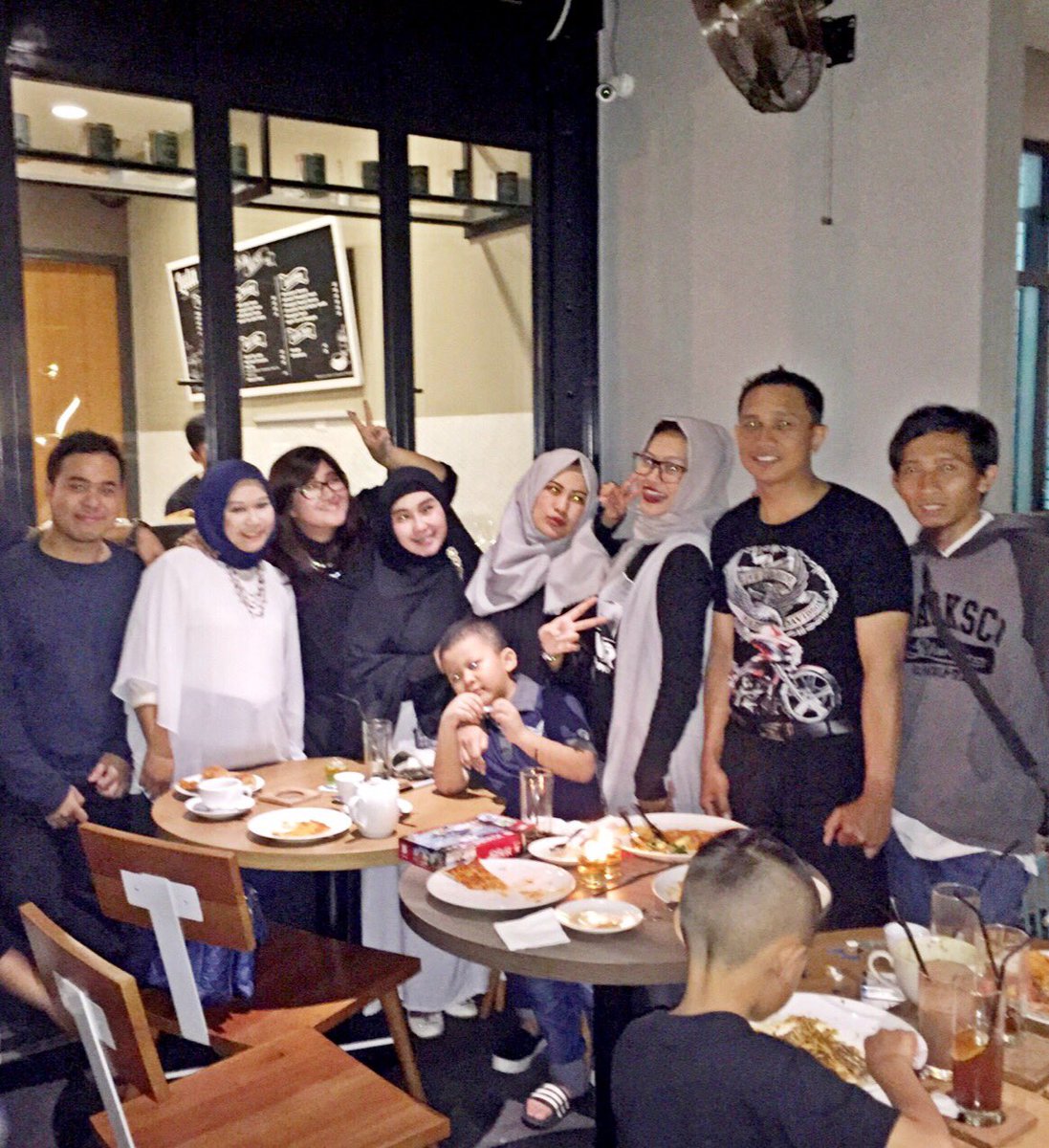 kiky_kibo's tweet photo. @waxhaus Setelah 20 tahun gak ketemu, baru bulan Ramadan ini yg bisa bikin kita ketemu lagi. #WaxhausRamadhan https://t.co/YAsQeFuTD1