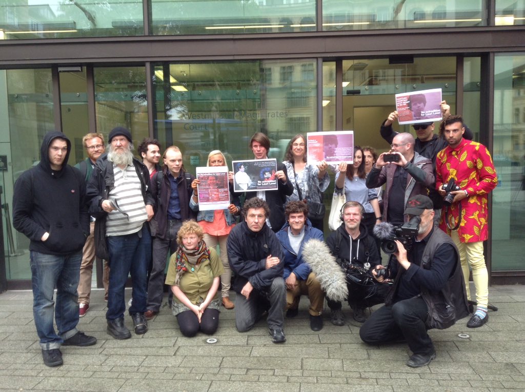 #FreeLauri: Thanks to all the amazing people that have come out to support @LauriLoveX <3 https://t.co/gn1YKFkwSd