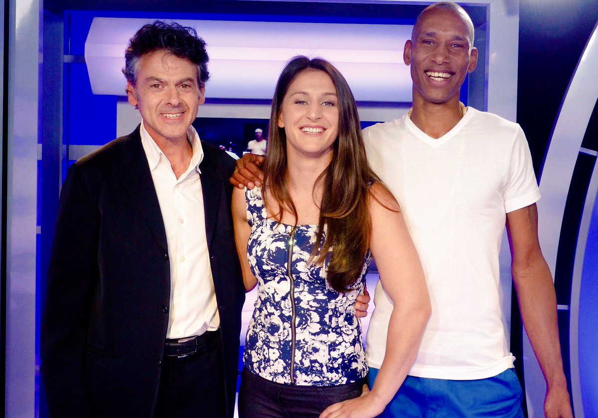 RMCSportCombat's tweet photo. Les sports de combat développent-ils l'intelligence?Nos experts vous répondent dans #KombatClub,à 20h sur SFR Sport5 https://t.co/4ddQzkzzVs