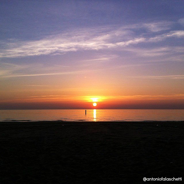 MarcheTourismEN's tweet photo. Rise and Shine #marche! Let's welcome a new day with the beauty of a sunrise in #grottammare! #lemarche https://t.co/fXVfti5FV0