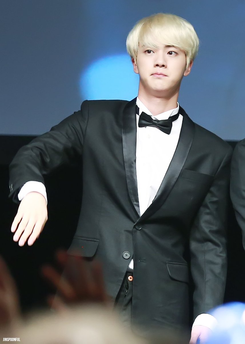 JINSpoonful's tweet photo. #석진 #JIN @BTS_twt 
#KCONNY #KCON16NY 
힝~♡ 😐 https://t.co/9zqZD9jnZ0