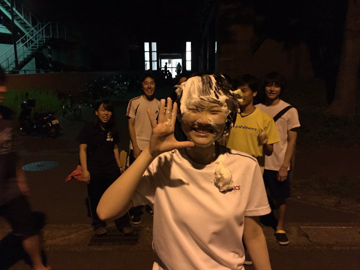 上越教育大学男子バレーボール部 Twitterren 6月生まれのお2人 お誕生日おめでとうございます パイ投げとから げ棒でお祝いしました 素敵な1年になりますように