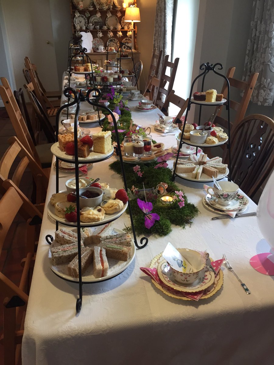 Guest_Dining's tweet photo. Mad hatters tea party event ! #welovedit #fancydress #themed #events #afternoontea 🌺🌸🌷 https://t.co/UnVQodz0DV