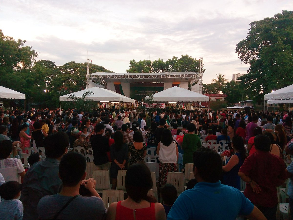 itsrochelleg's tweet photo. CONGRATULATIONS, GRADUATES!! 🎊 #Sablay2016 https://t.co/D8kLHE5MXU