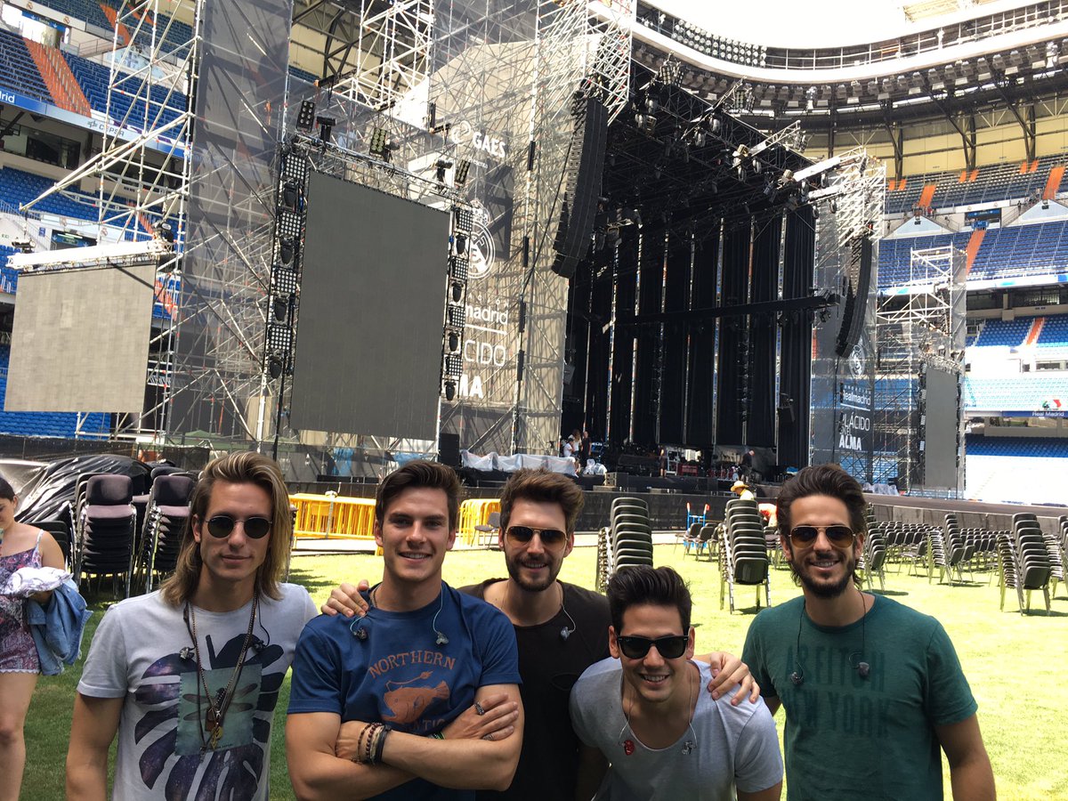 dvicioficial's tweet photo. Listos Madrid! #PlacidoEnElAlma #Bernabeu https://t.co/ABWbGCvDCu
