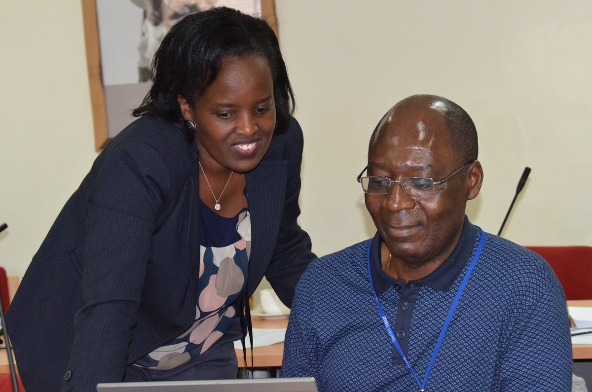 BecAHub's tweet photo. Learning to use social media for science @BecAHub's Roger Pelle gets tips on tweeting @afri_isaaa' s @brigbitta https://t.co/uxMrKZIEcb