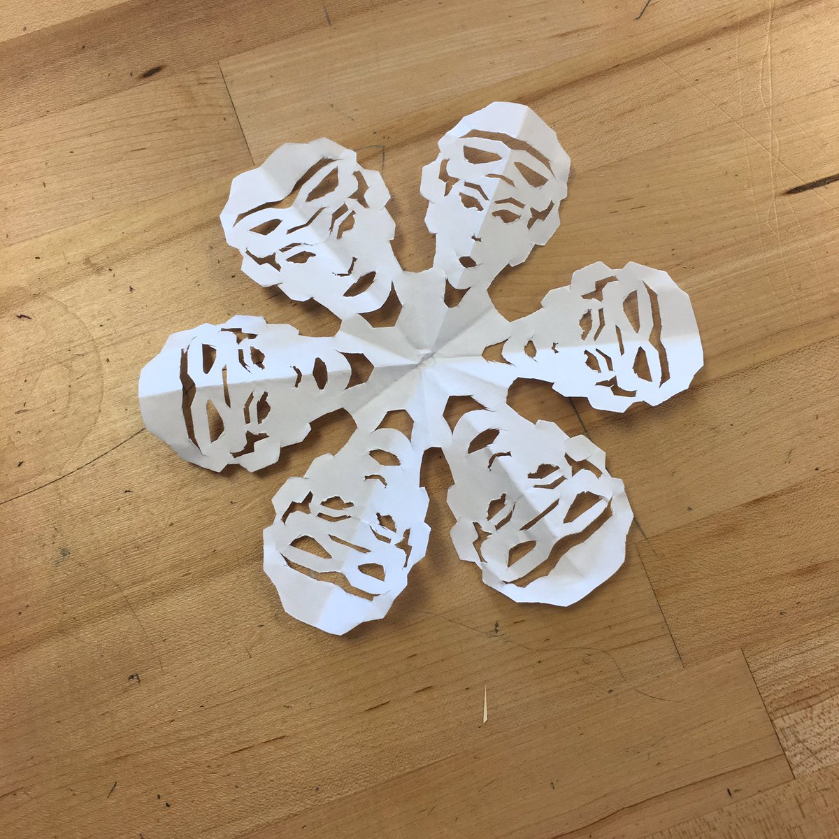 KariBeeee's tweet photo. #starwarssnowflakes made at #STEM #summercamp @TEEAPOnline https://t.co/tZ7Woi5sUe