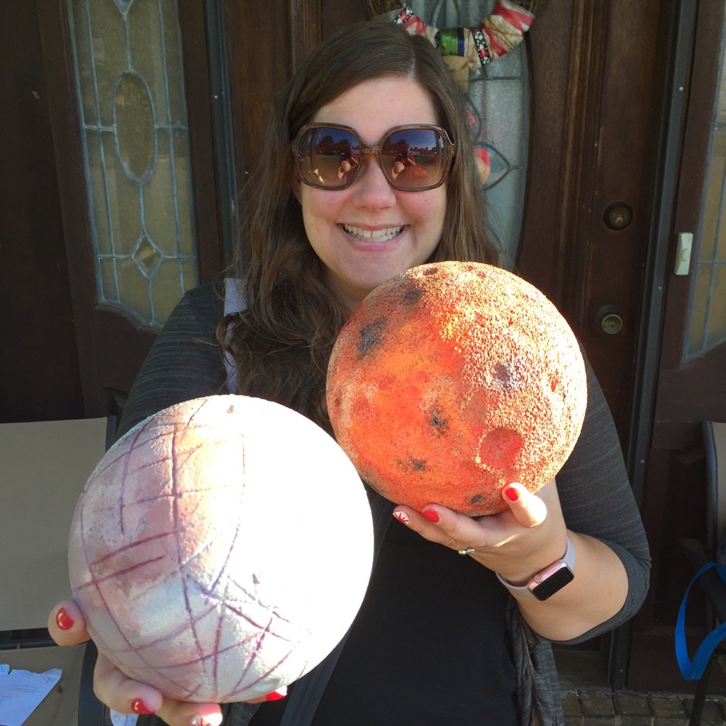 davidhitt's tweet photo. My wife has a bag full of Galilean moons. #JupiterJam #Juno @freemre @RocketCenterUSA https://t.co/hr9hEFjXGS