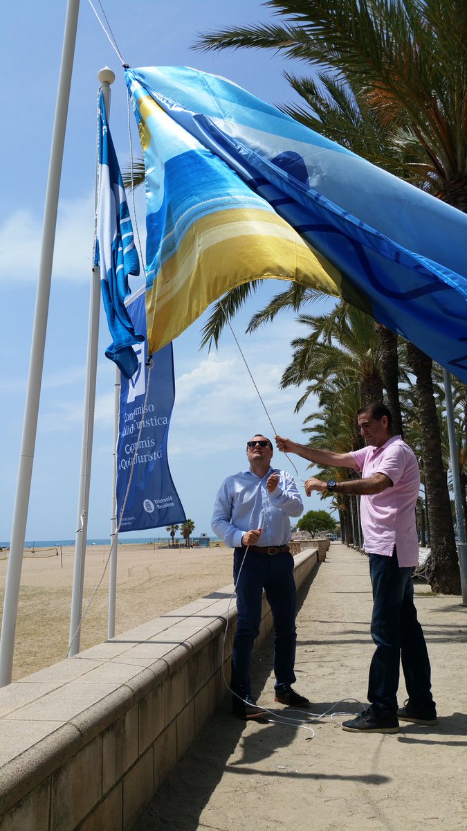 Hissada d banderes q certifiquen la Qualitat Turística en destinació, Qualitat ambiental i Seguretat d platges #vng