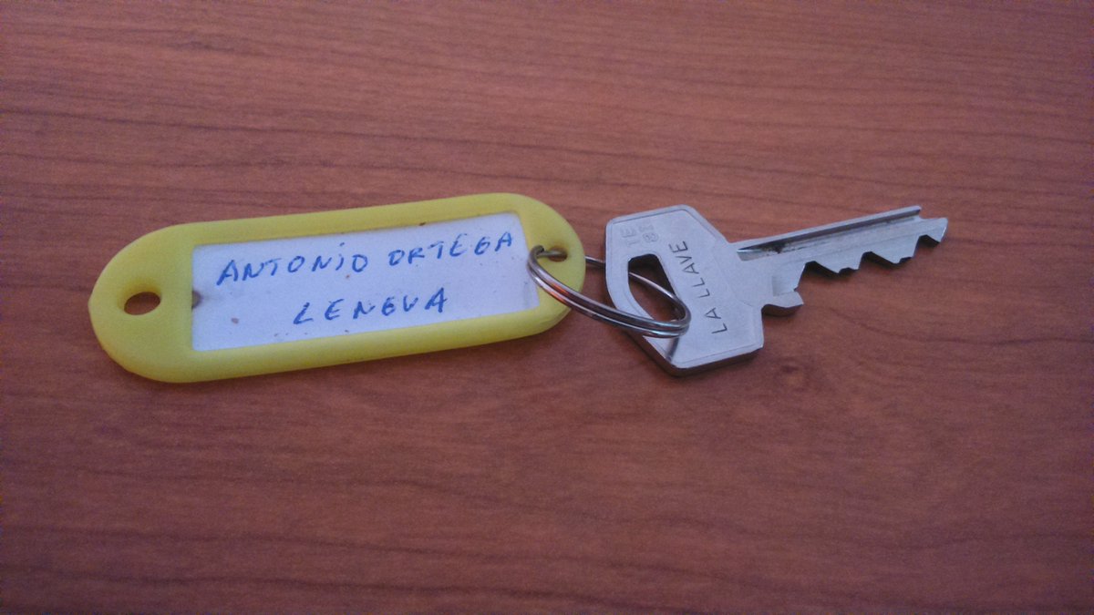 antoniortega10's tweet photo. fin a un aňo estupendo en écija: compaňeros que sonríen y alumnos de bachillerato nobles y luchadores. https://t.co/7vwZeIyDUp