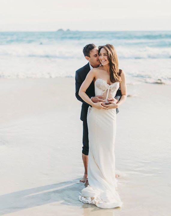 IdeasForBride's tweet photo. What's there not to love about a #beachwedding? https://t.co/TnhByyHX9g