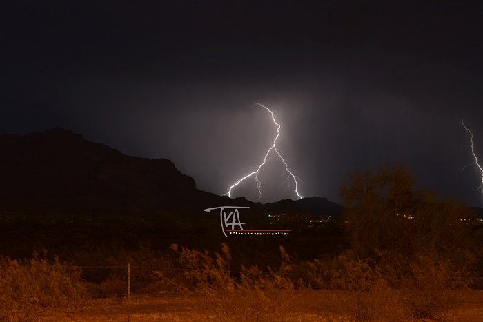 TKAPHOTO's tweet photo. #ArizonaMonsoon #Superstitions #Arizonalightning #TerryShawPhoto https://t.co/Q0JK6qPSTU