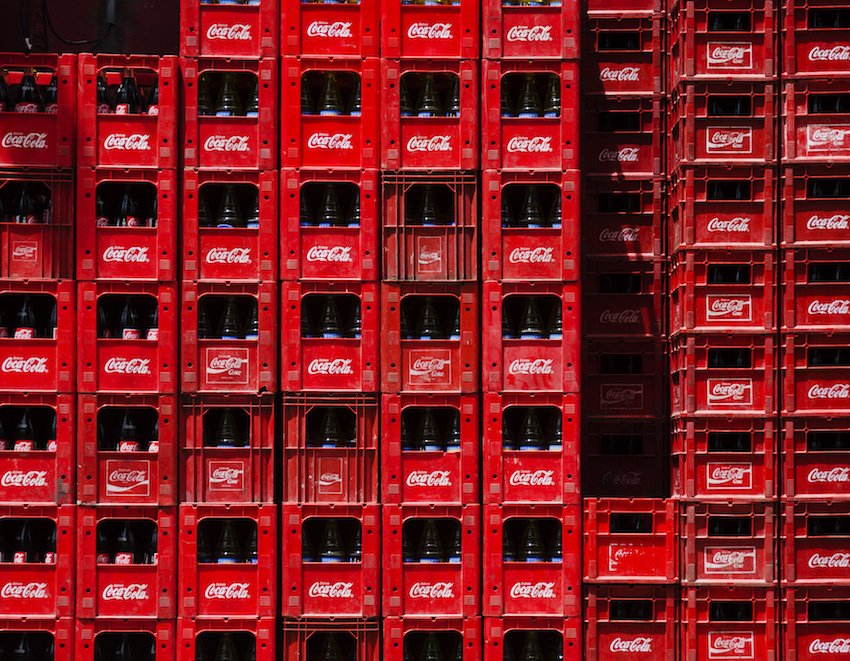 VIDÉO : Il plonge dans une piscine remplie de Coca-Cola
bit.ly/2946Csk