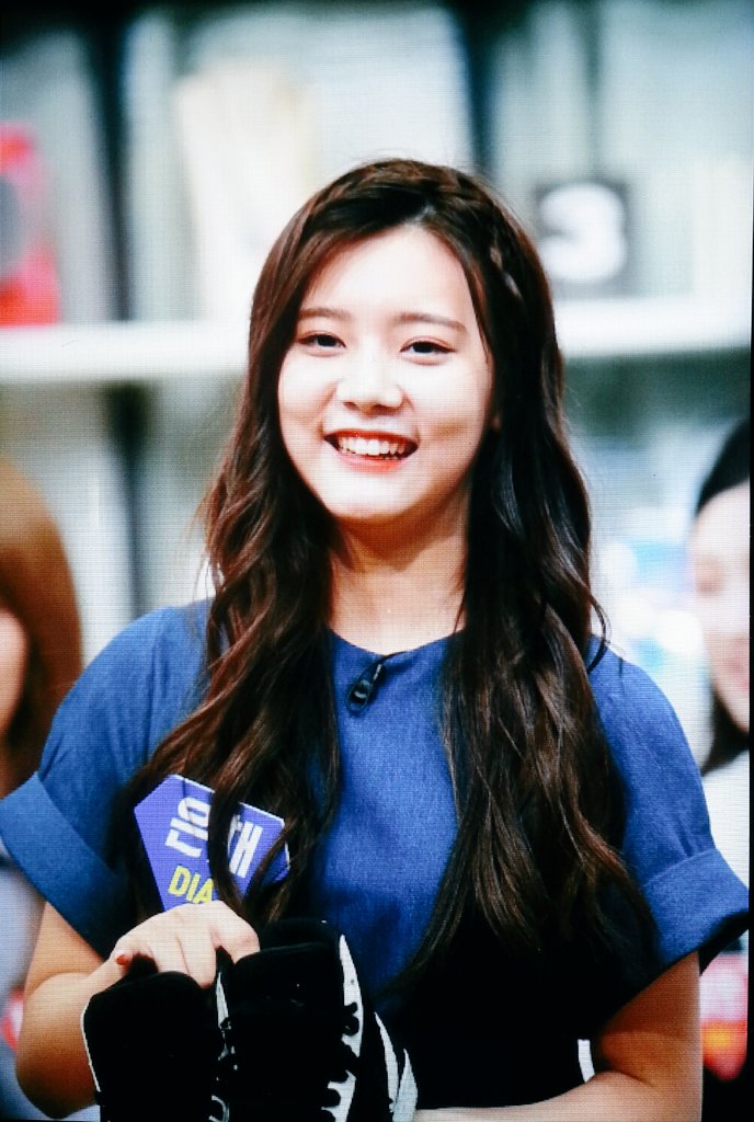 onlyone_kr's tweet photo. 160629 기부티크 #DIA #다이아 #EUNCHAE #은채 @dia_official 저.. 신발 나주면 안되?😋 https://t.co/az00AaQM9T