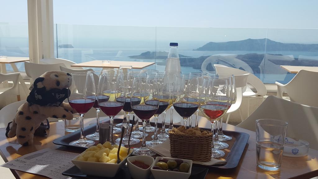 pmramsay's tweet image. @joefattorini @WineShowTV 9 wines done already &amp;amp; now faced with this amazing sight #santoriniwine #18togo @chaboolia