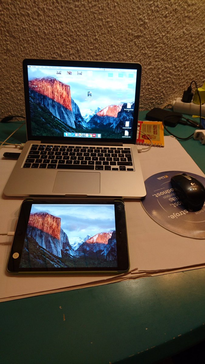 zankuralt's tweet photo. Začasna rešitev pomanjkanja delujočih zaslonov. #Avatron #AirDisplay3 for teh win! @Avatron https://t.co/Xd9IchrPeZ