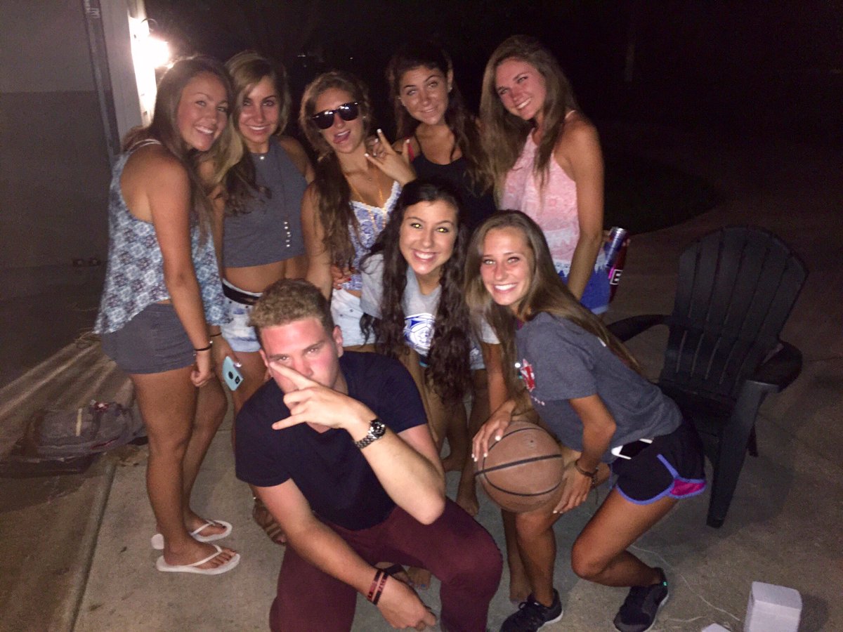 C_Cerajewski's tweet image. A day late but a huge happy birthday to my bff @arinannn !!! Hope u had the best day! #quadkill #D4B 💜🎉💜🎉