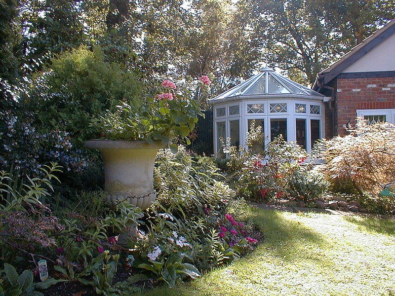 EarthCareDesign's tweet photo. We’ve been busy bees, designing and creating quality #LandscapeGardens all over #Wimbledon https://t.co/7wbEidUV6b https://t.co/mjESGekvmL