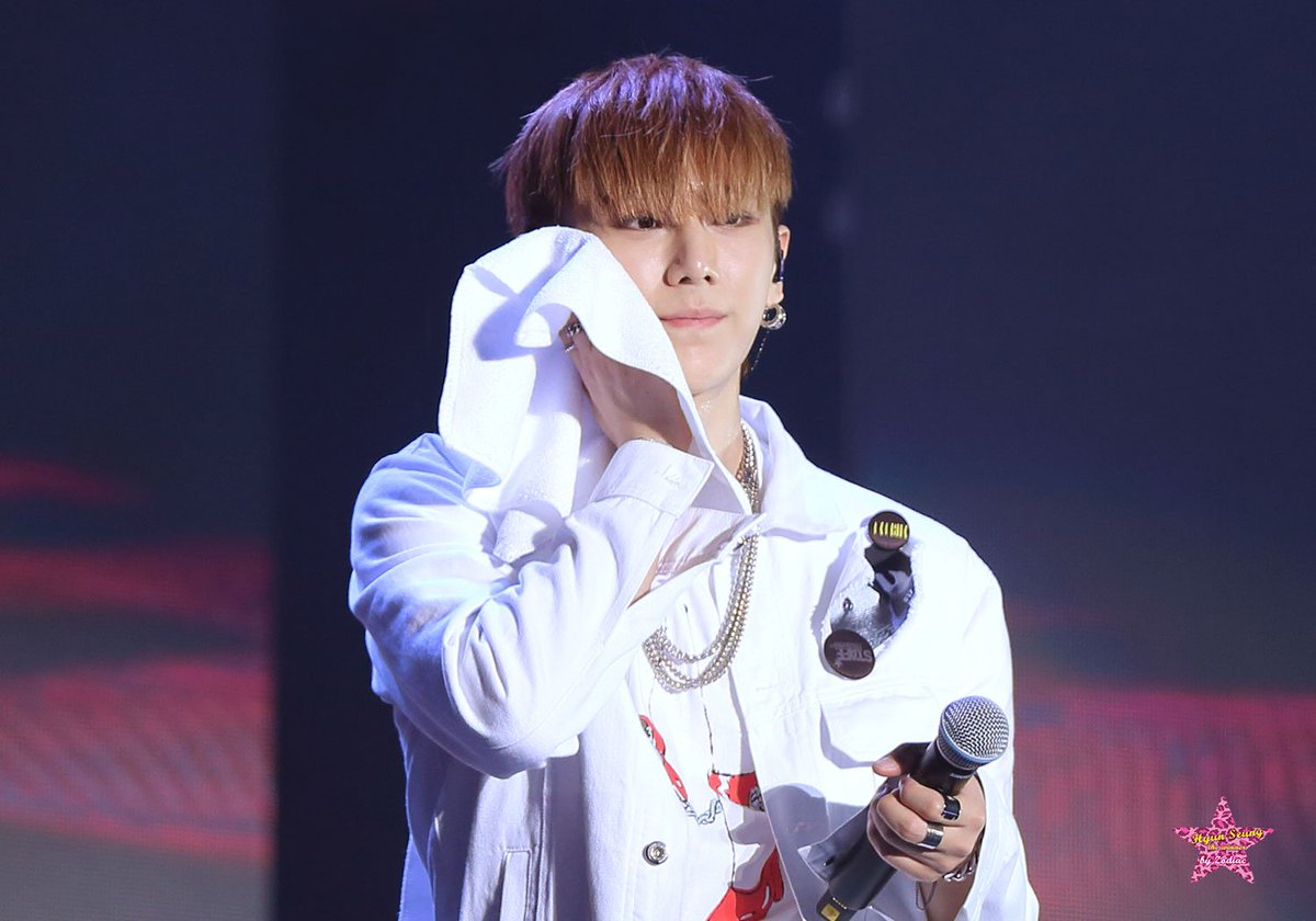 zodiac0620's tweet photo. 160404 #현승 FM in Taiwan 1P【Edit not allow, re-upload, INS upload not allow】https://t.co/FEMpyz3Fnu https://t.co/QyQTrdEaru