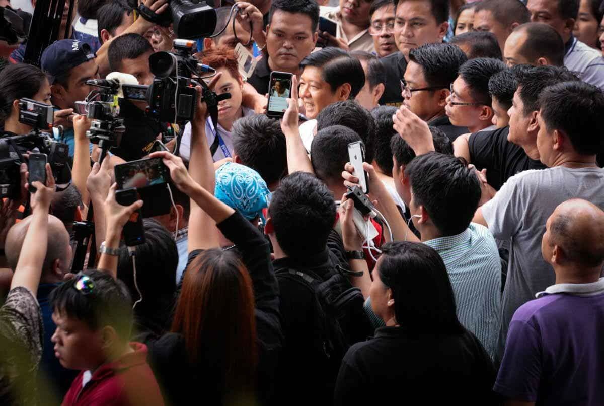 bongbongmarcos's tweet photo. Earlier at the Supreme Court during the filing of the election protest #FIGHT4BBM https://t.co/wcxyY2leNn