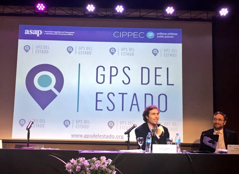 CIPPEC's tweet photo. #RED2015 Debate sobre capacidades estatales > @gonzadieguez presentó #GPSdelEstado .@oeiarg https://t.co/DrQ9jFJqGY