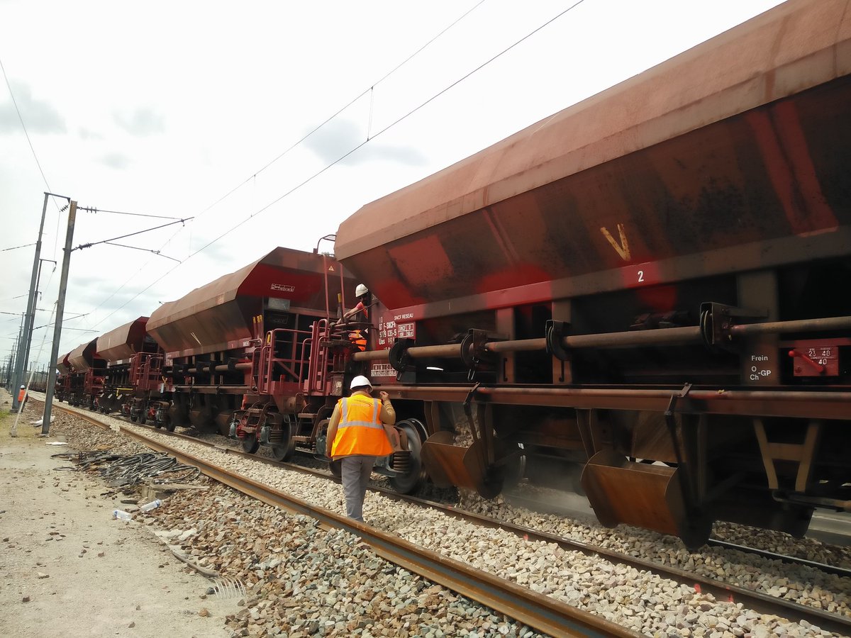 itif_travaux's tweet image. Renouvellement de voies à Noisy cette semaine. Plus de 80 mètres aujourd&apos;hui #travauxdete  #engagement #ITIF