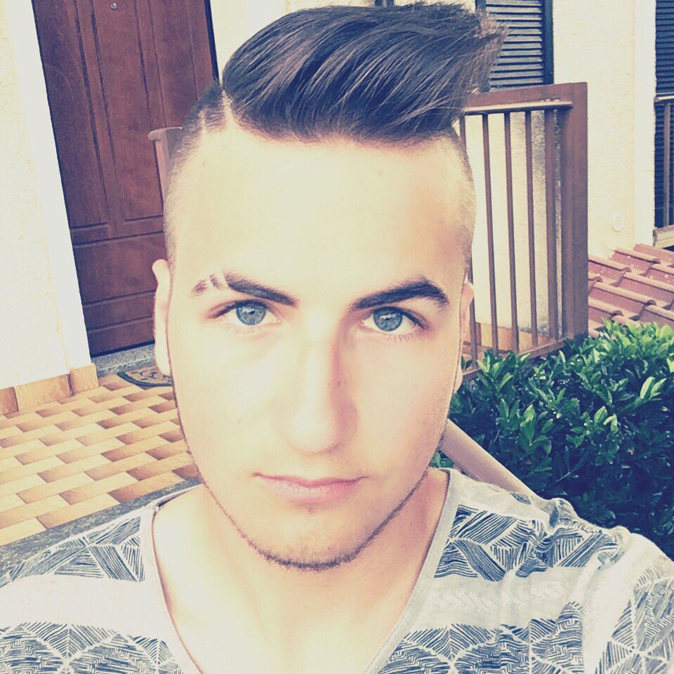 l3graDJ's tweet photo. #L3GRA #newstyle #blueeyes https://t.co/48COvE19UV