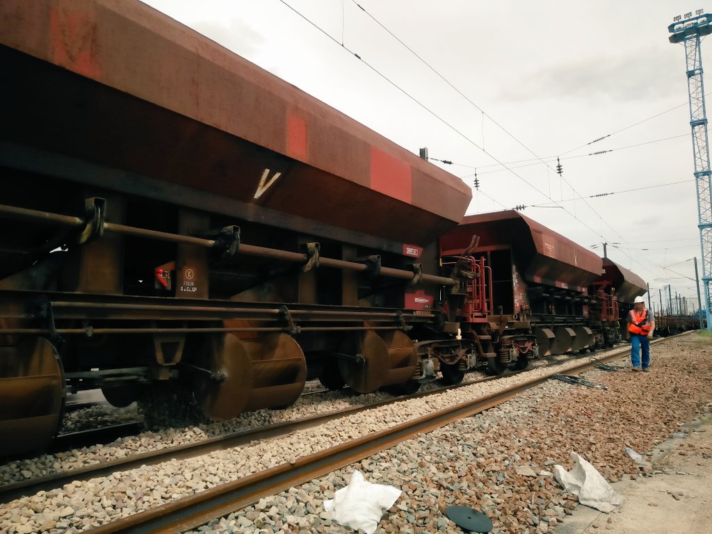 itif_travaux's tweet image. Renouvellement de voies à Noisy cette semaine. Plus de 80 mètres aujourd&apos;hui #travauxdete  #engagement #ITIF