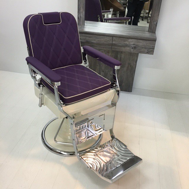 UKBarberStore1's tweet photo. Another class #custom #barberchair for one of our lucky clients share the #barberjoy
#barbershop #ukbarberstore https://t.co/mEnbWH0A4V