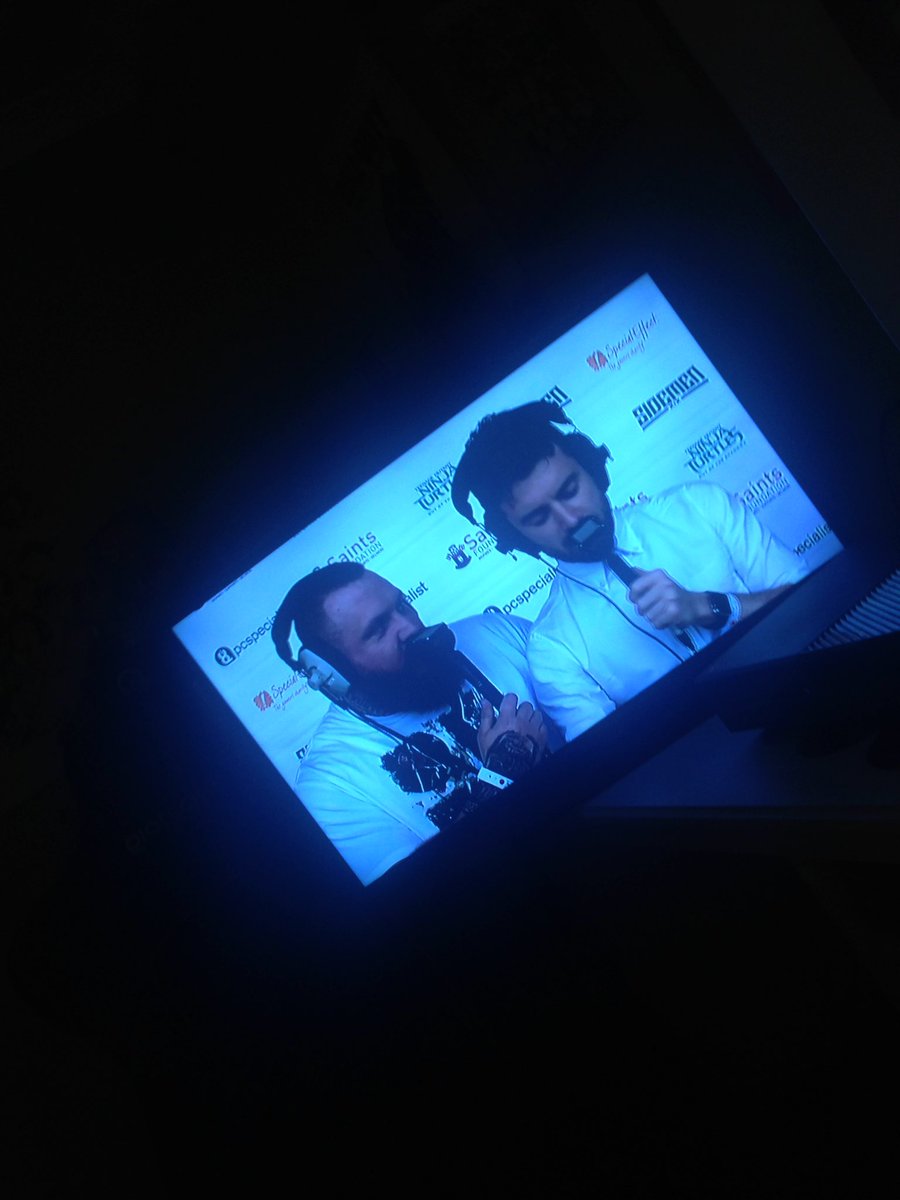 DanSalmon2002's tweet photo. 4th time watching @KSIOlajidebt @miniminter @Behzinga @wroetoshaw @ZerkaaHD @Vikkstar123 @Tobjizzle https://t.co/y1OExJdYDc