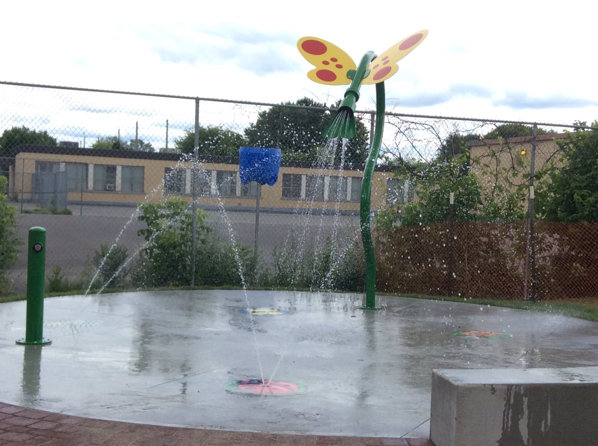 St_AmbroisePark's tweet photo. New @St_AmbroisePark #PlayBox #ToySharing #SplashPad lots of fun on the play structures @ACVanierCA @MathieuFleury https://t.co/V0eszjchEh