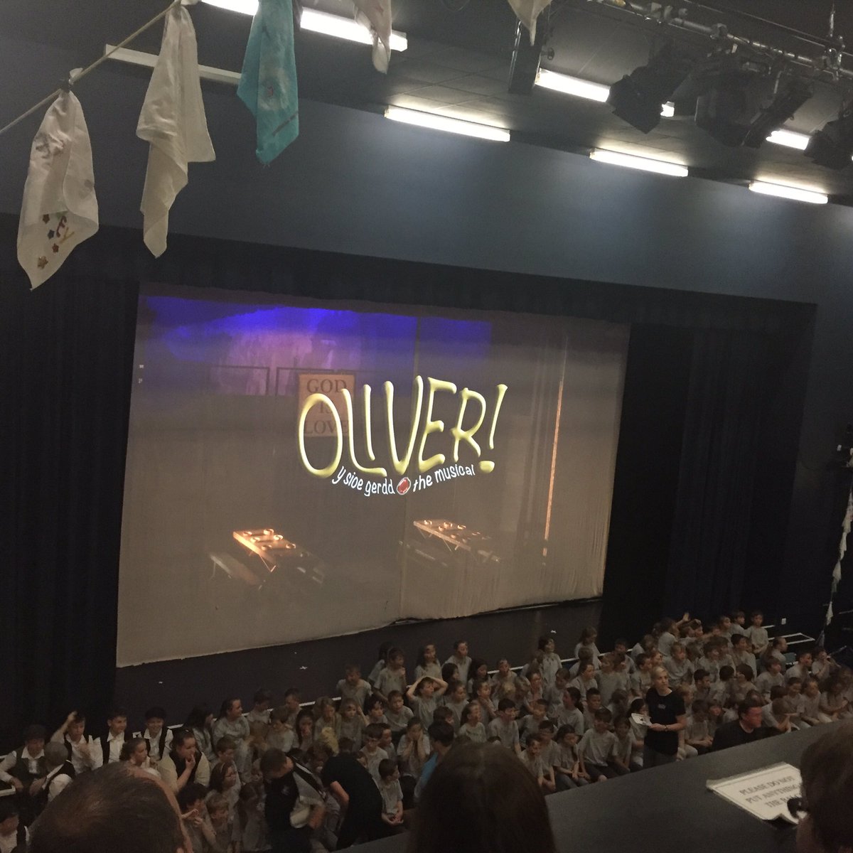 helenbowen1's tweet photo. @DolauSchool Llongyfarchiadau  pawb! An amazing performance by all pupils! They are a credit to you. https://t.co/jDz1LEXRMB