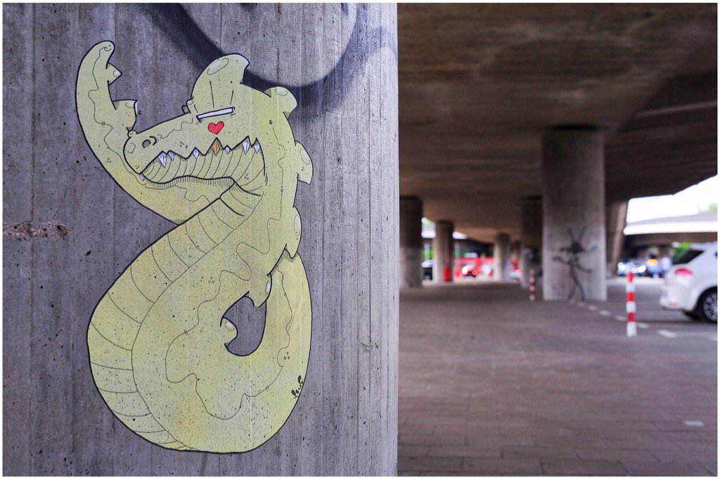 duesselchen's tweet photo. Auf der Abendrunde.
Bin ich einem herzlichen Drachen begegnet.
#streetart #streetartdue #duesseldorf by #pqus https://t.co/VBsPWfrUbF