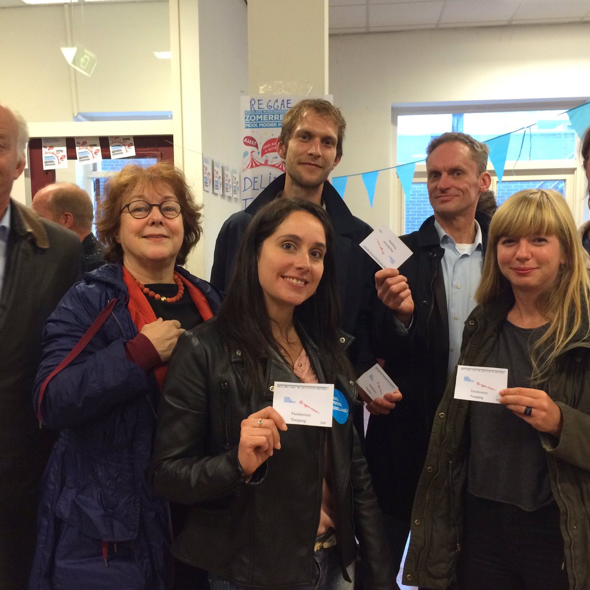 lotmertens's tweet photo. Daar gaan ze! De eerste groep op reis naar de #parallellewereld in #mooimooiermiddelland #ditiswest https://t.co/mni81eV7Gu