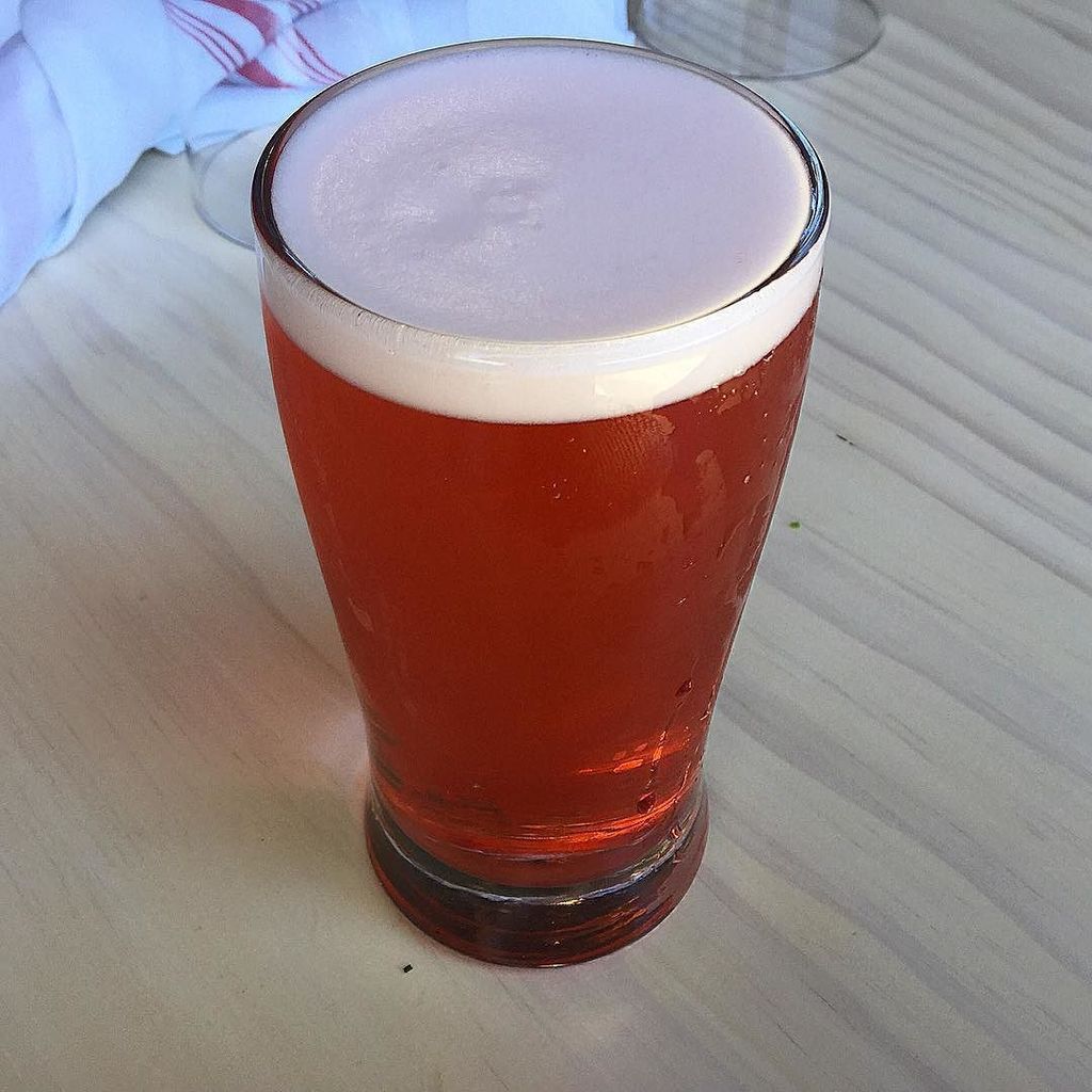 EatGR1's tweet photo. Apple raspberry cider @vandermill #eatgr #vandermillcidergr #vandermillcider #cidery #craf⦠https://t.co/bDmL8exUEC https://t.co/yzYBgHS8iS