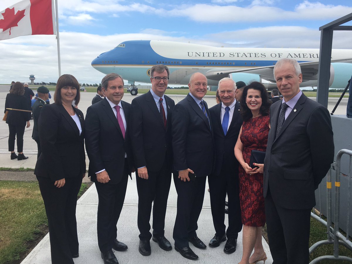 vshey's tweet photo. Welcoming President Obama... With our Canadian friends! https://t.co/oTcPRSg1rv