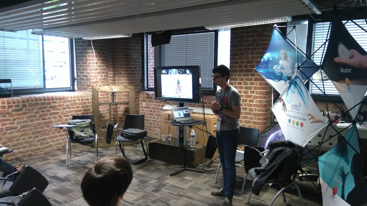 rayborenstein's tweet image. #PitchRecherche @IoTWeekNPDCP @RomainRouvoy de @SpiralsTeam @Inria_Lille présente Apisense, plateforme #CrowdSensing