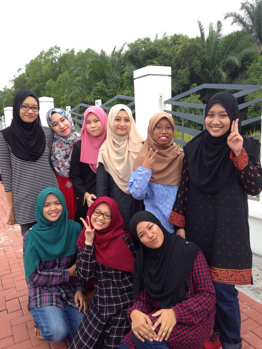 syafiqahahmed's tweet image. H.O.U.S.E.M.A.T.E 💕
#perdais #ac120 #anakanakmakteh #tapahroad