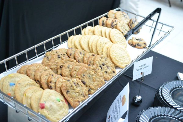 PrincetonChem's tweet photo. "The free food culture in graduate school is both hilarious and delicious" https://t.co/3Q2V5LFPnO https://t.co/m6xdeo63aj