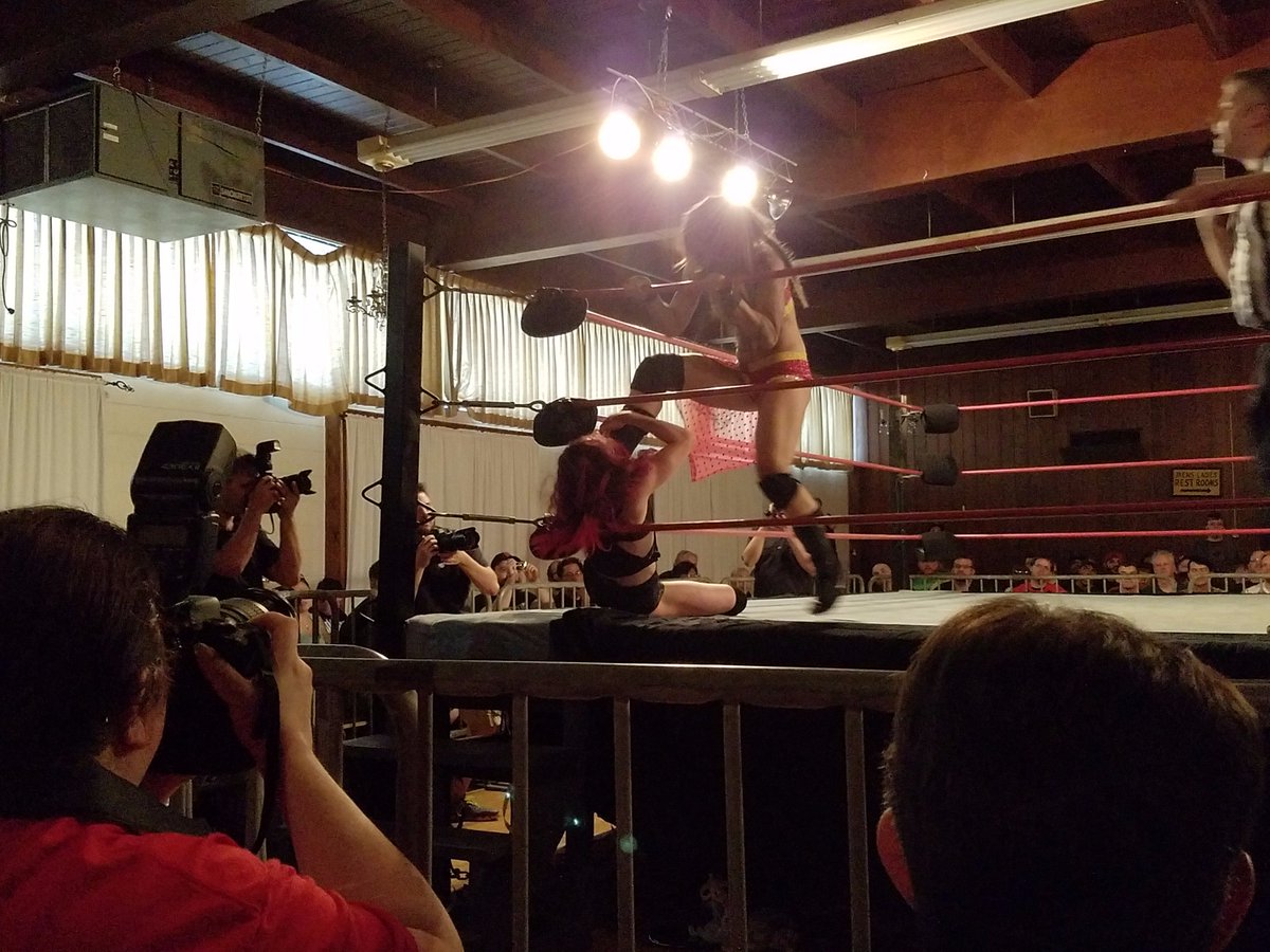 JIrwinNXTFan's tweet photo. .@Kay_Lee_Ray vs @NikiMSavo is possibly my personal favorite from #Shimmer85 https://t.co/wfDX6VMugL
