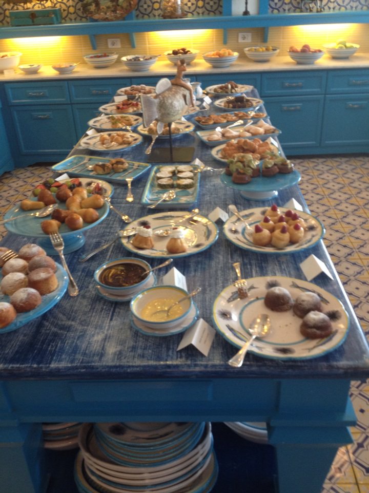 AlisonGatt2's tweet photo. In #Capri a wonderful lunch at #IlRiccio #pasteries #InsightMoment #UltimateItaly https://t.co/xab7Y5wxOf