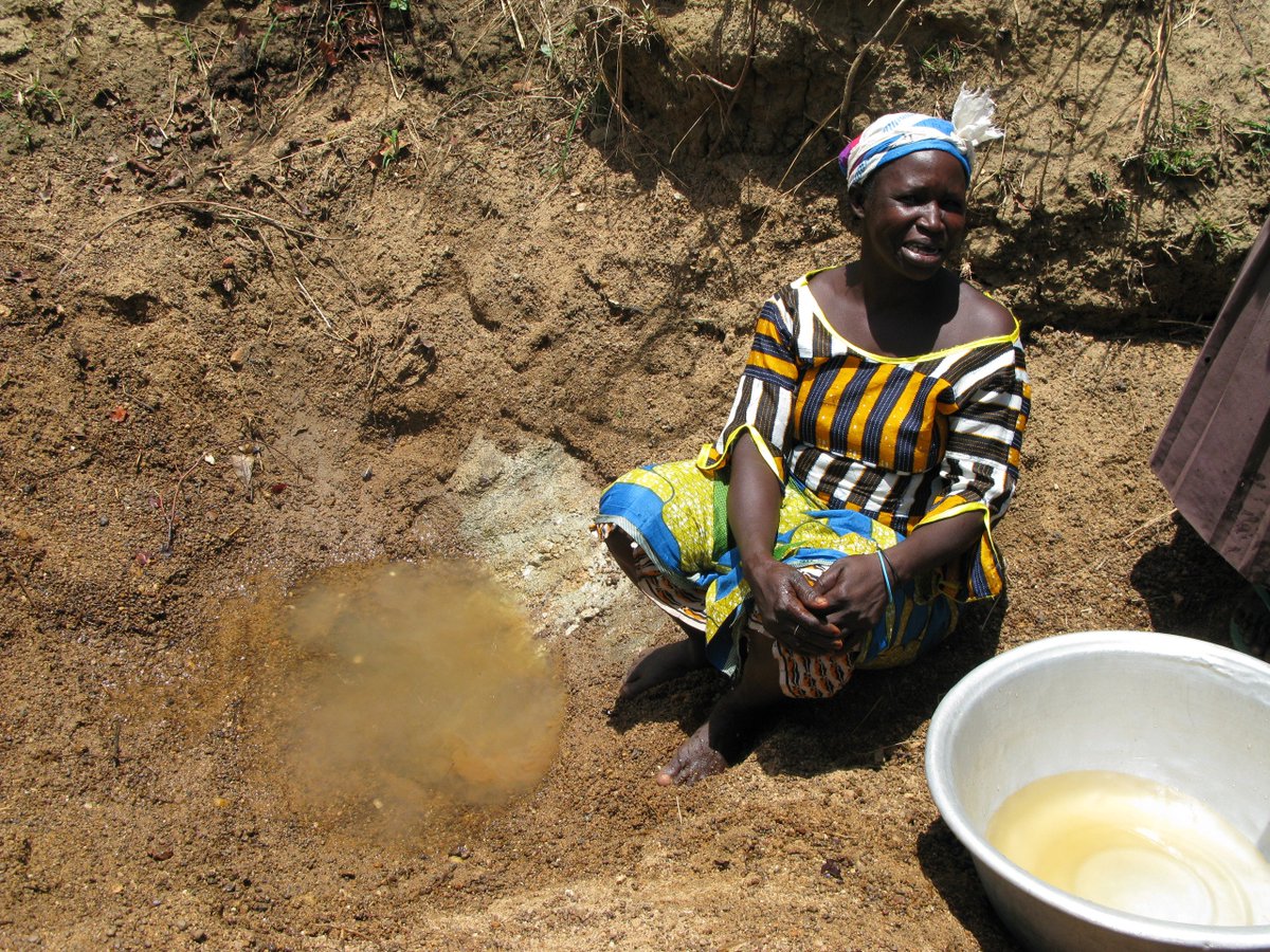 BuddyBarrel's tweet photo. So many people don't have access to safe, clean water. Thanks to #AGBGMC, yet another well was dug. Praise God! https://t.co/z0Clfg2pHd