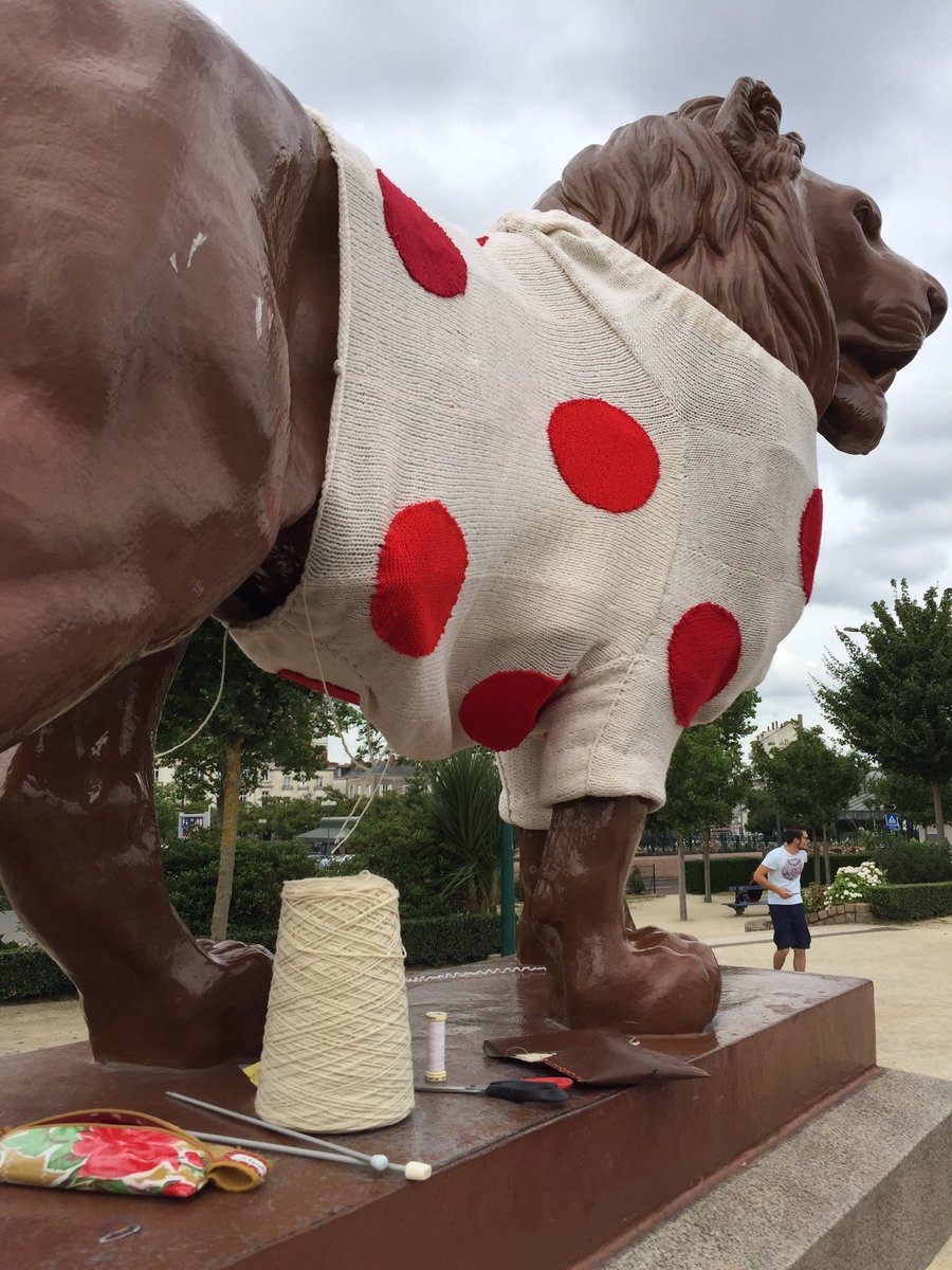 thie2ryg's tweet photo. Tricote moi un lion Roi de la Montagne  #TDF2016  #angers https://t.co/GQQ8VSt4K3