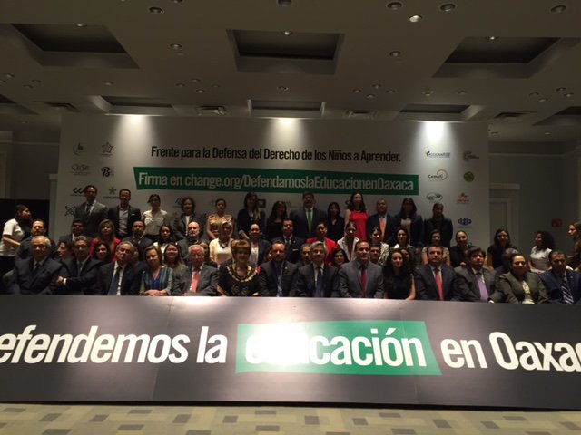 Mexicanos1o's tweet photo. Representantes de organizaciones se unen a la iniciativa
#DefendamosLaEducaciónEnOaxaca
https://t.co/Iw0tLEHbRI https://t.co/0B3fARo0Wg