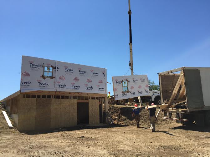 FirstGalenaCorp's tweet image. All in a days work! #panelized #construction #home