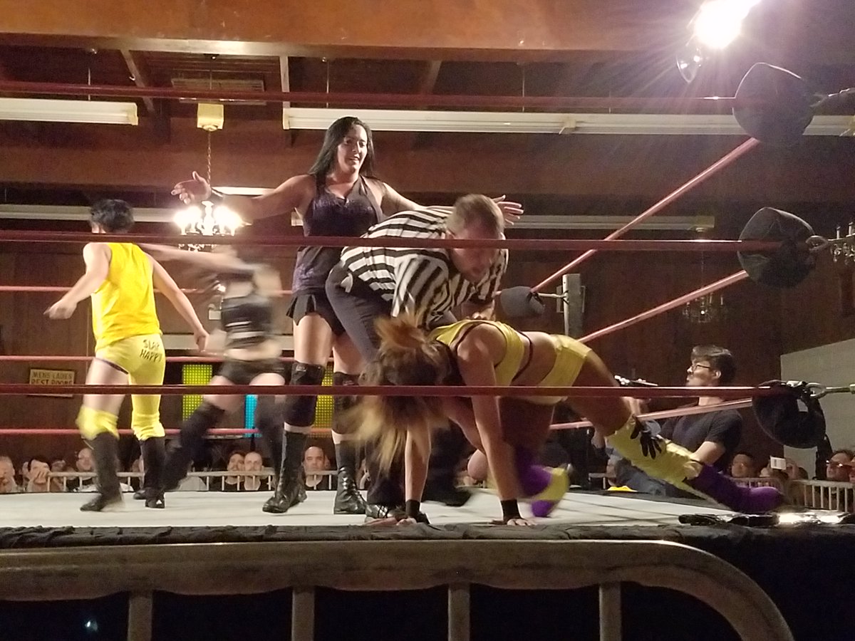 JIrwinNXTFan's tweet photo. And we call this set of pictures "Dammit Andy!" #Shimmer85 https://t.co/ii4VsIMPQi