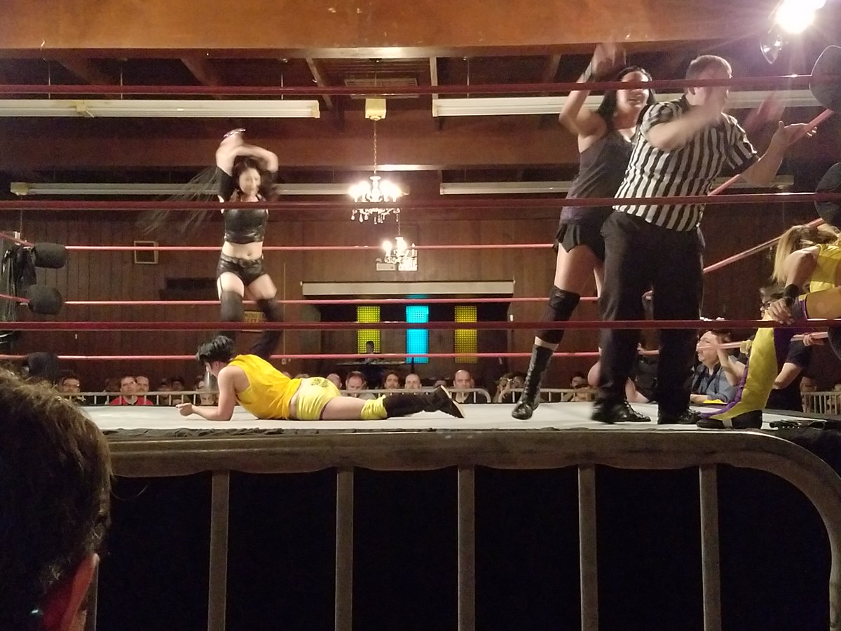JIrwinNXTFan's tweet photo. And we call this set of pictures "Dammit Andy!" #Shimmer85 https://t.co/ii4VsIMPQi
