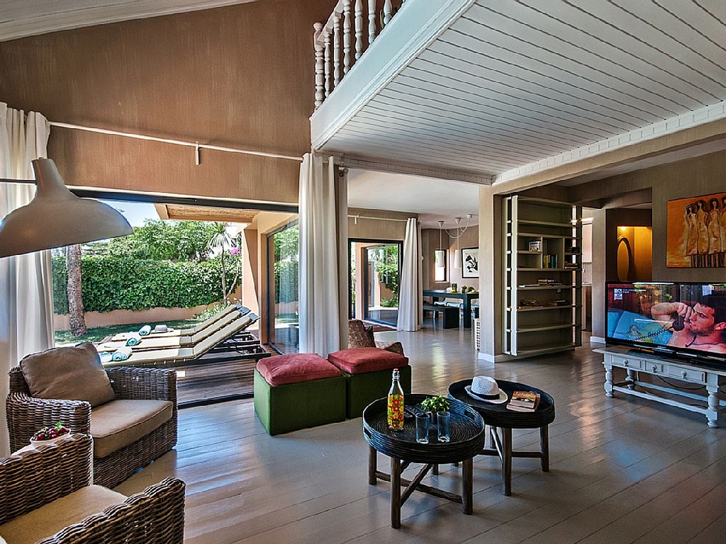 Exclusive Villa Golf tweet media