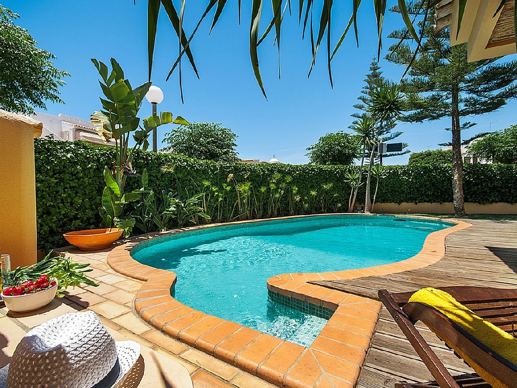 Exclusive Villa Golf tweet media