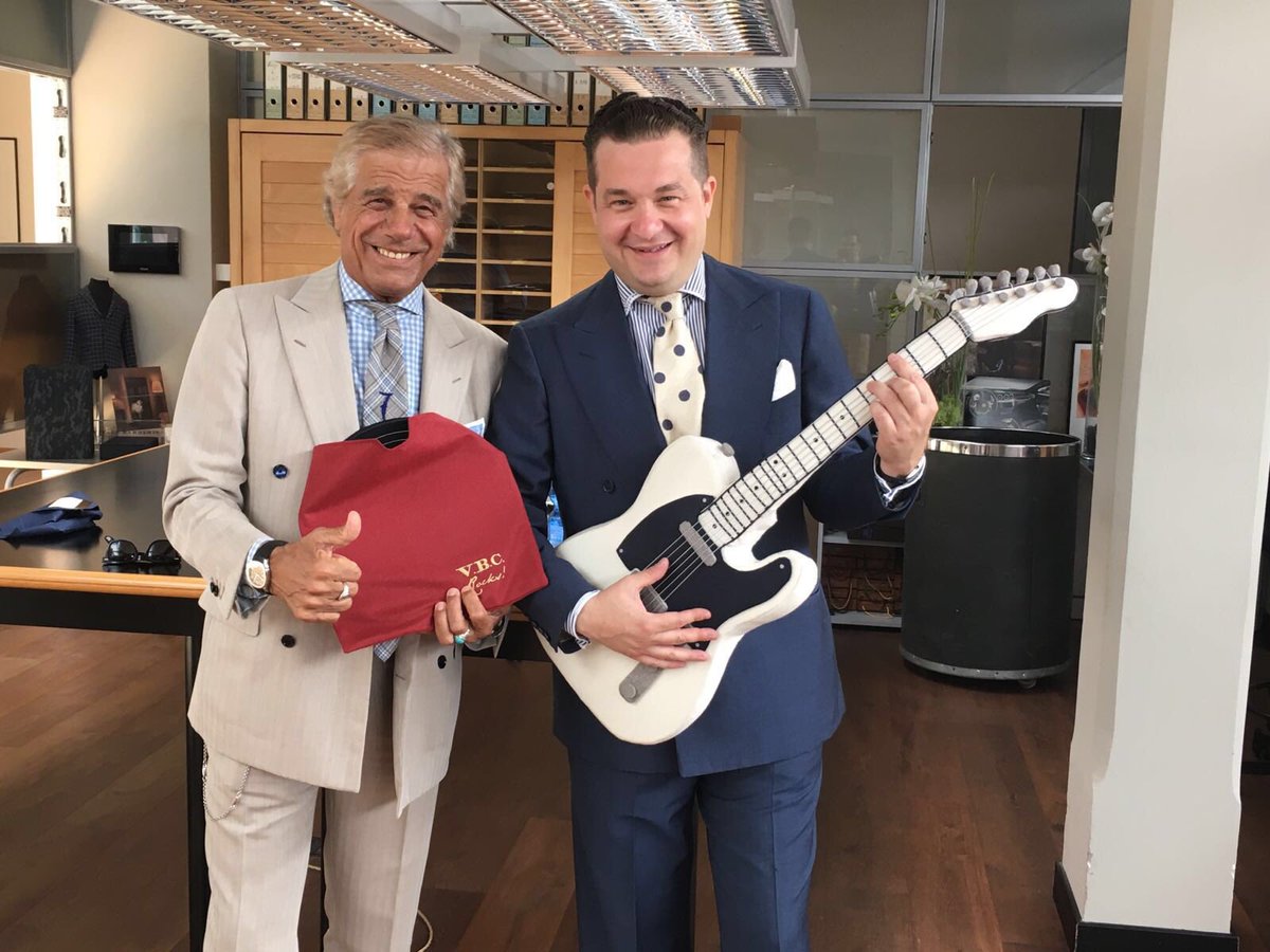 linoieluzzi's tweet photo. With my friend Francesco of #vitalebarberiscanonico #vbcfabrics #linoieluzzi #albazarmilano #7style #menstyle https://t.co/BJFHlSDWNY